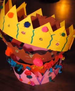 image credit: https://www.thechocolatemuffintree.com/2011/11/crowns-crowns-and-more-crowns.html