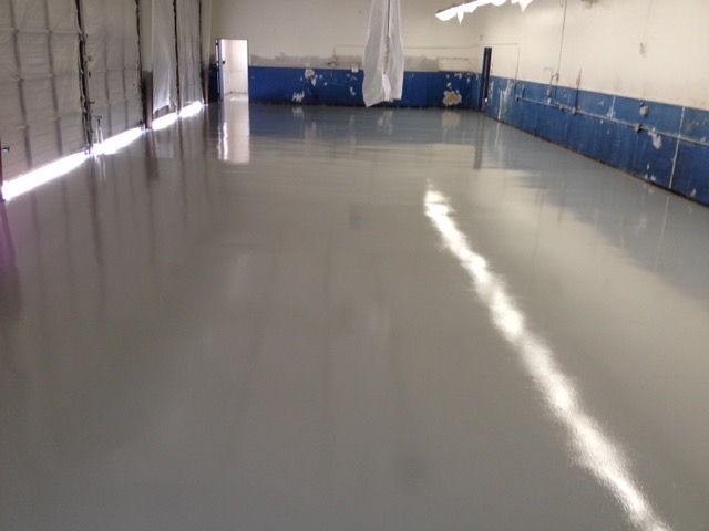 Commercial epoxy floor coating at auto shop in Ventura, CA