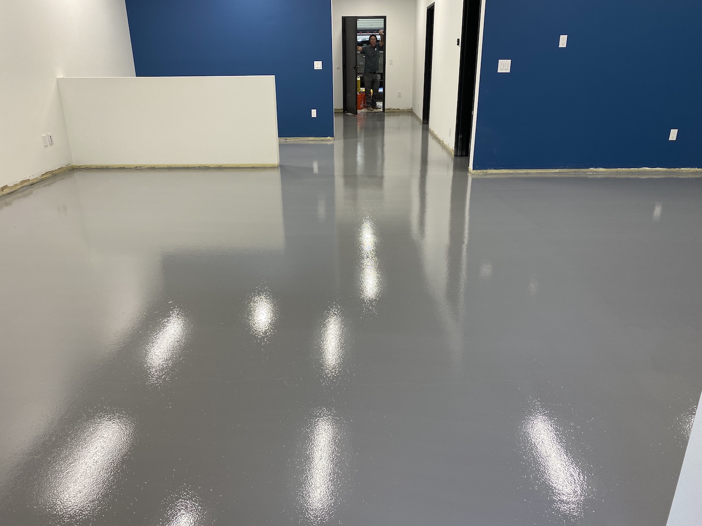 Durable epoxy floor coating in Ventura, CA