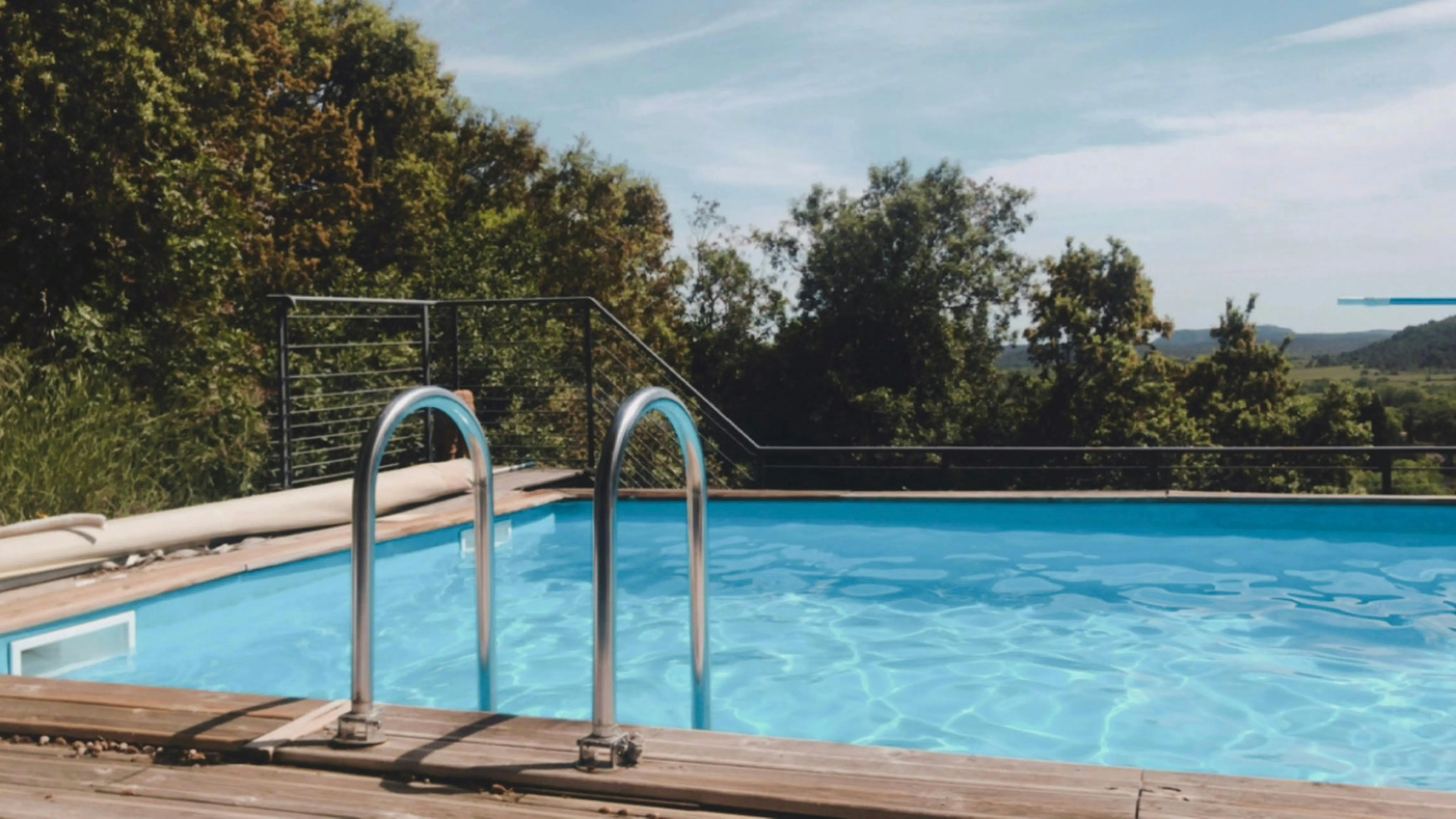 Quelles solutions granulaires pour sécuriser les abords de piscine ?