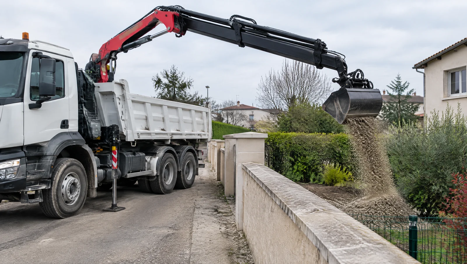 Camion benne grue : dans quels cas le choisir