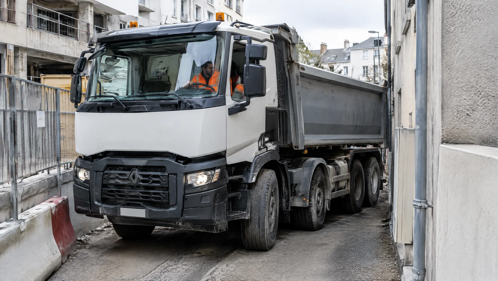 Location de camion benne avec chauffeur : le guide complet