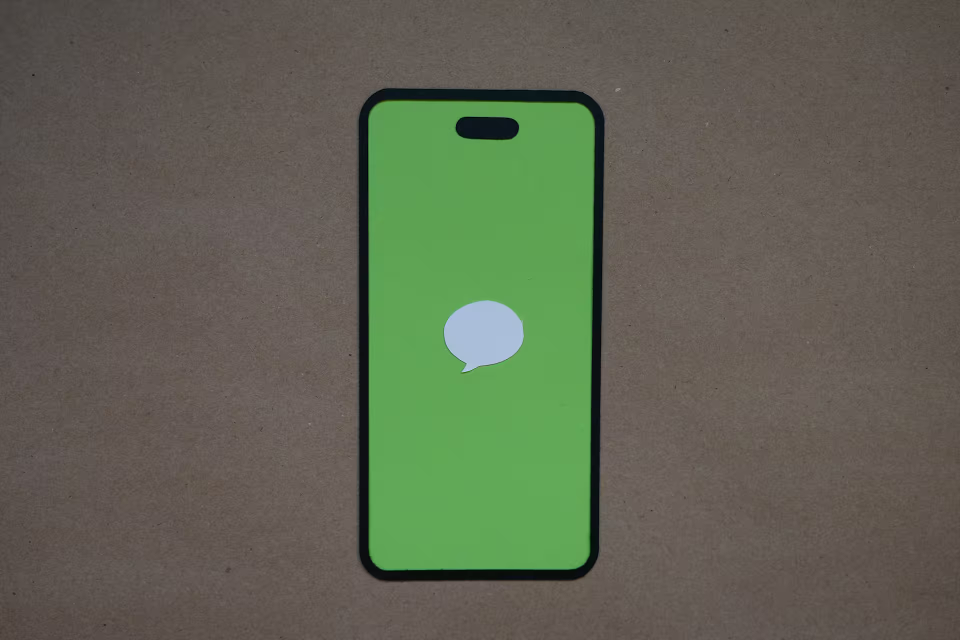 A picture of an app centralizing multiple conversations in on canal