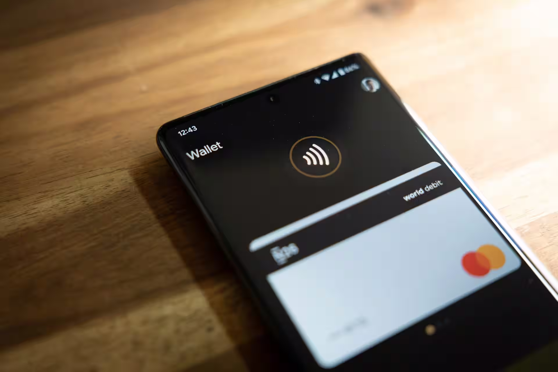 Paiement mobile effectué directement dans la conversation, une étape du marketing conversationnel sur un site e-commerce.