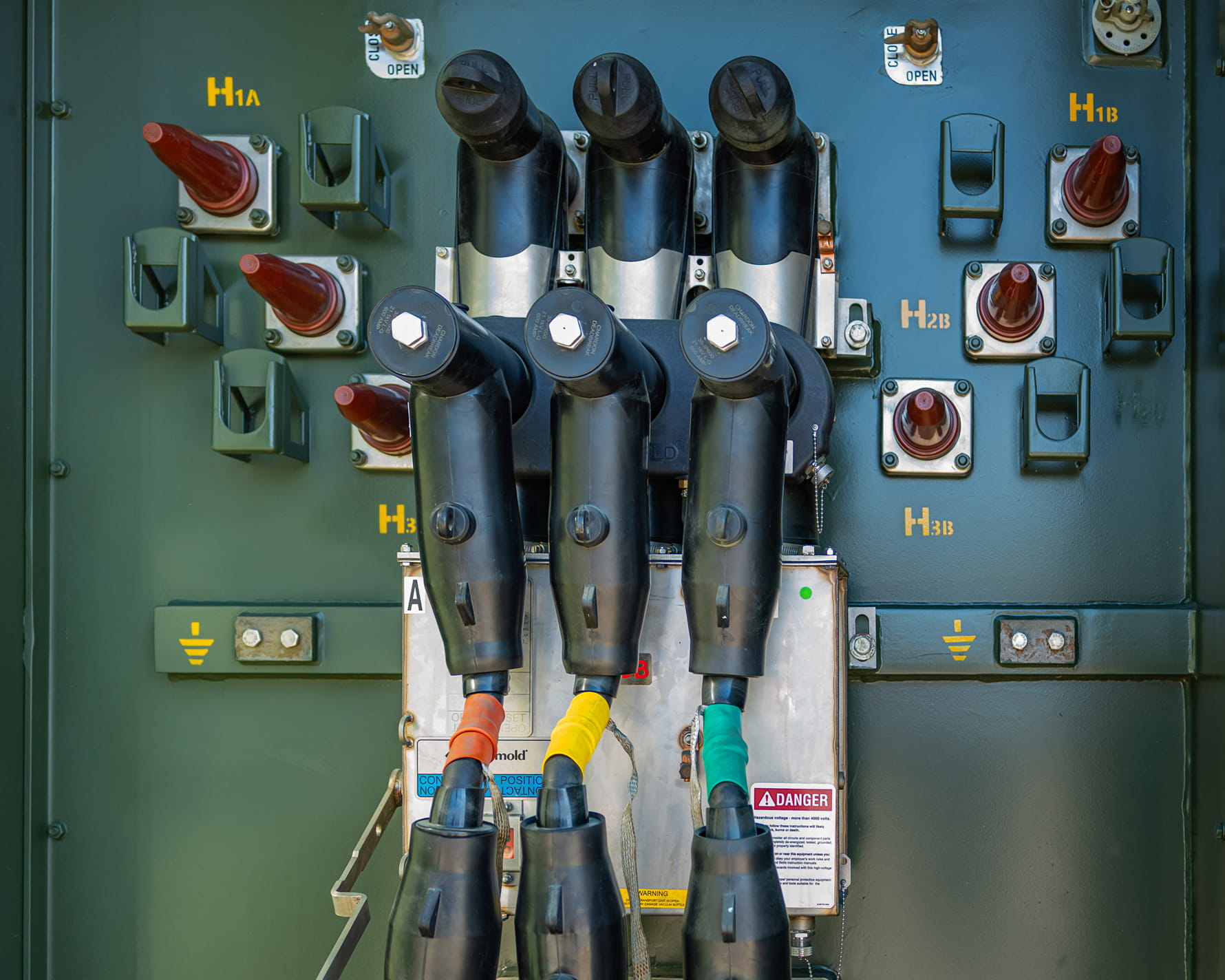photo of vacuum interrupter integrated into green padmount
