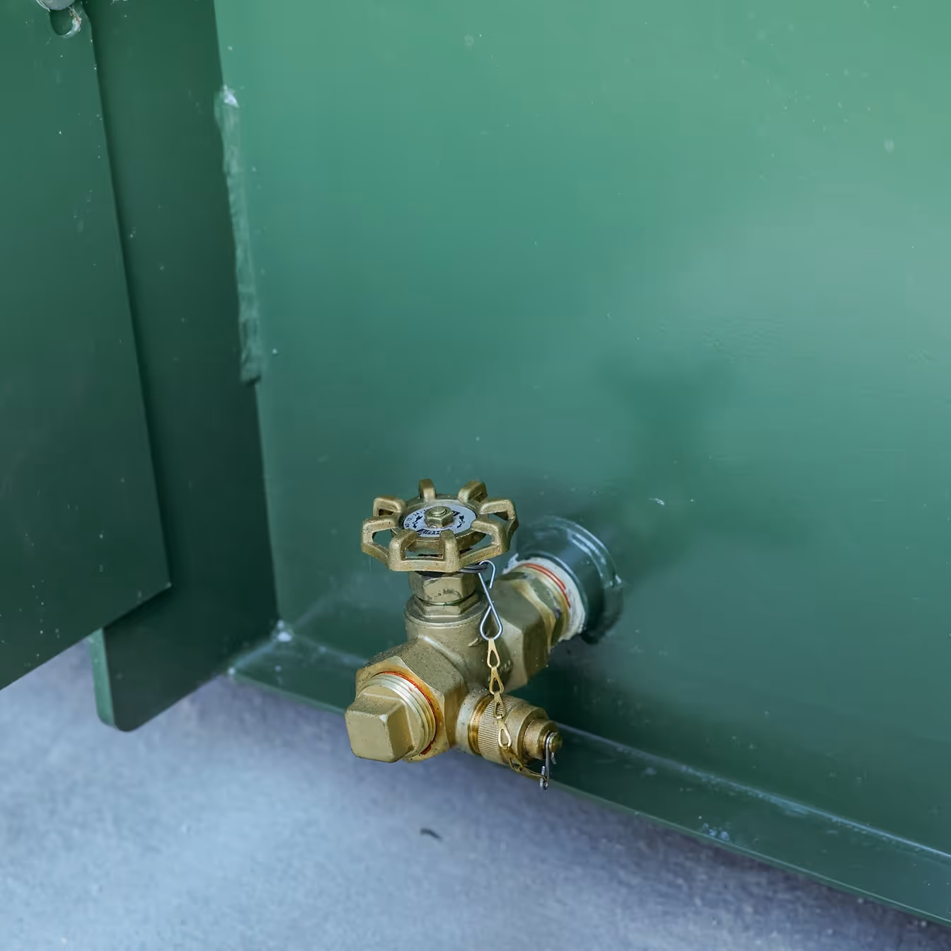 500 kVA Padmount transformer oil sample port