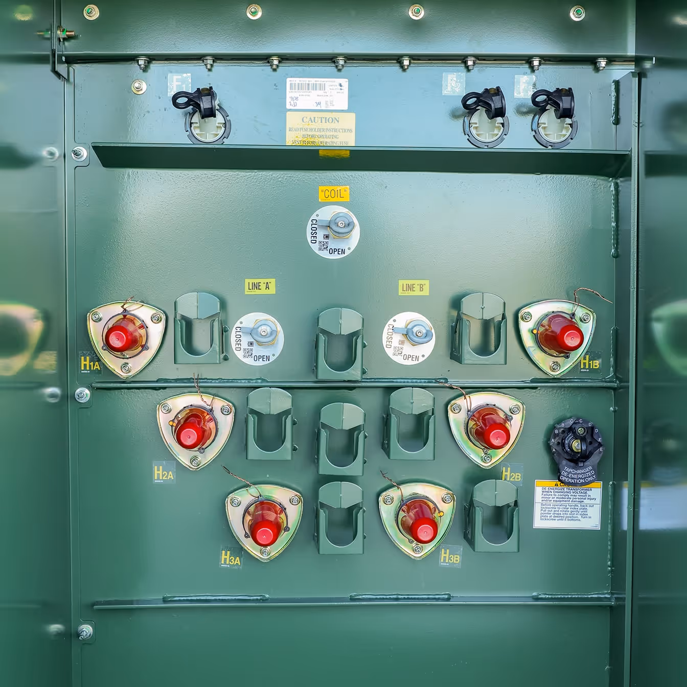 500 kVA Padmount primary dead front bushings with loadbreak switches and tap changer