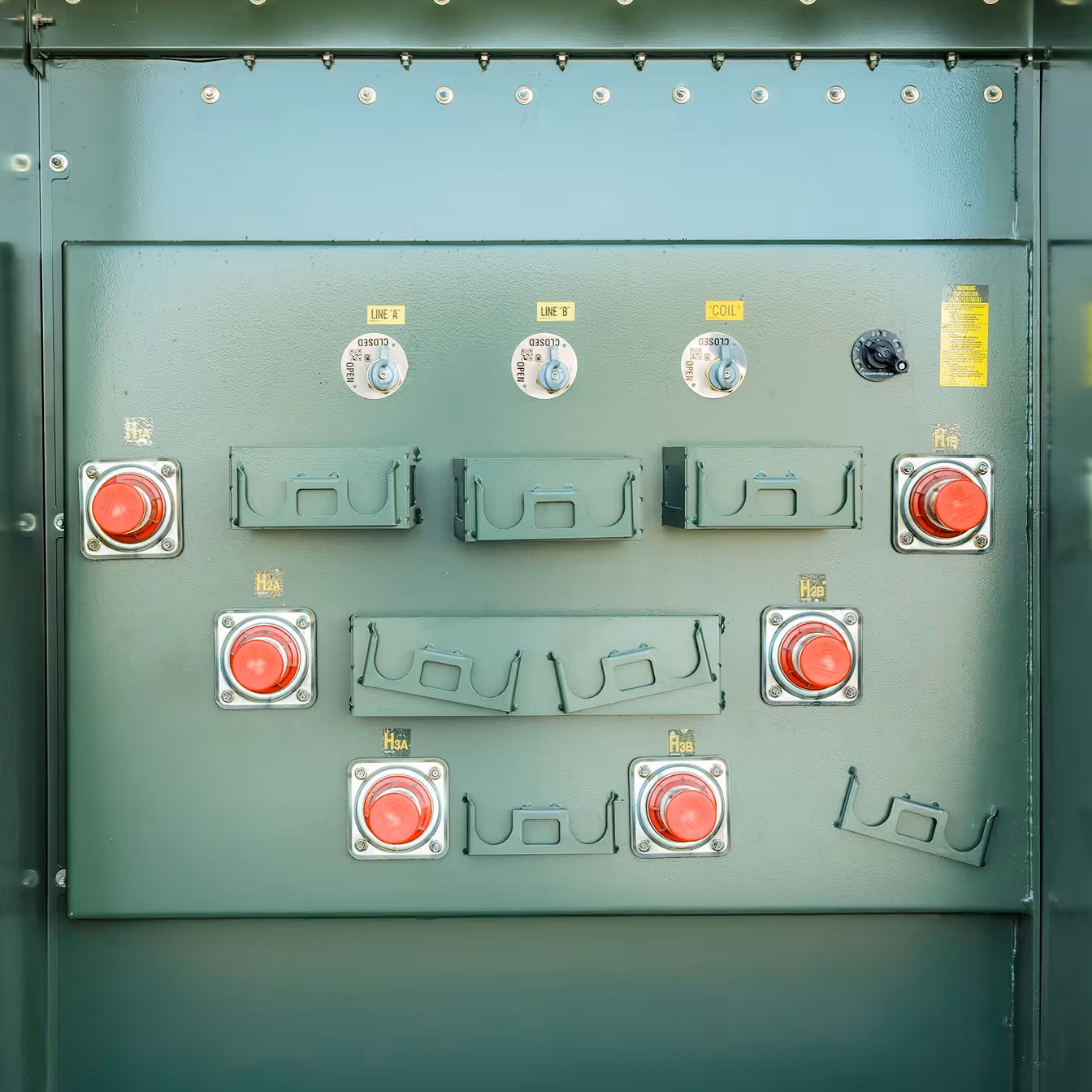 2500 kVA Padmount Primary Bushings with loadbreak switches and tap changer