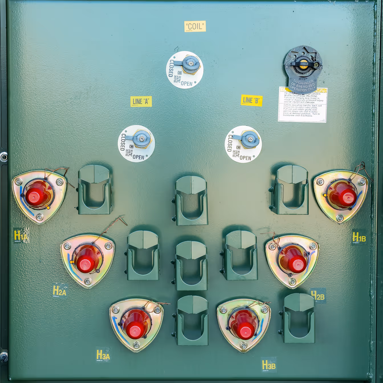 1000 kVA Padmount Primary Bushings with load break switches and bayonet fuses
