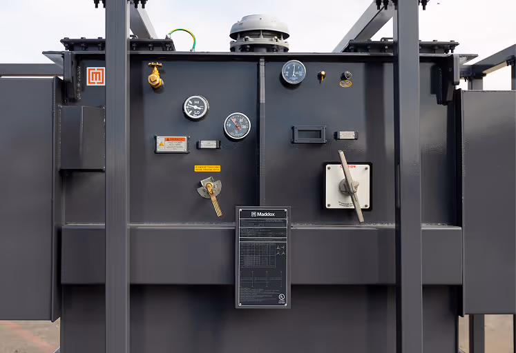 Bushings on Maddox pad-mounted switchgear