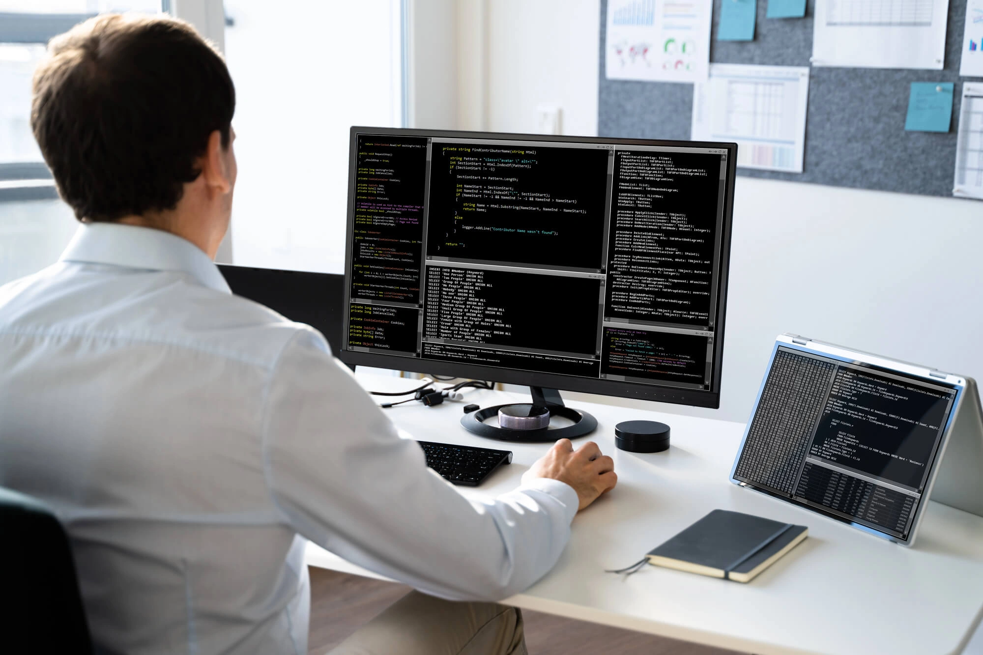 Latin American software developer collaborating with a U.S. team remotely