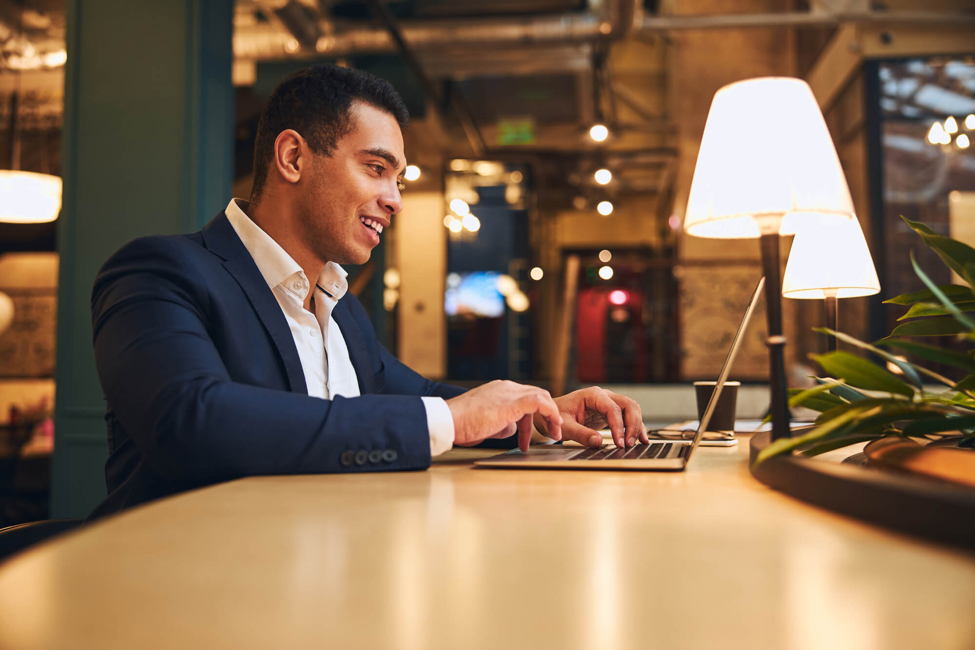 Digital marketing manager from Latin America working U.S. business hours