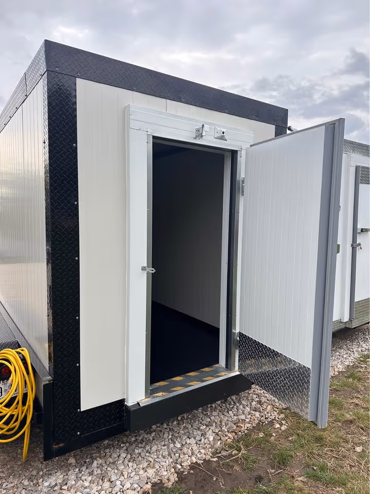 Single-door refrigeration trailer