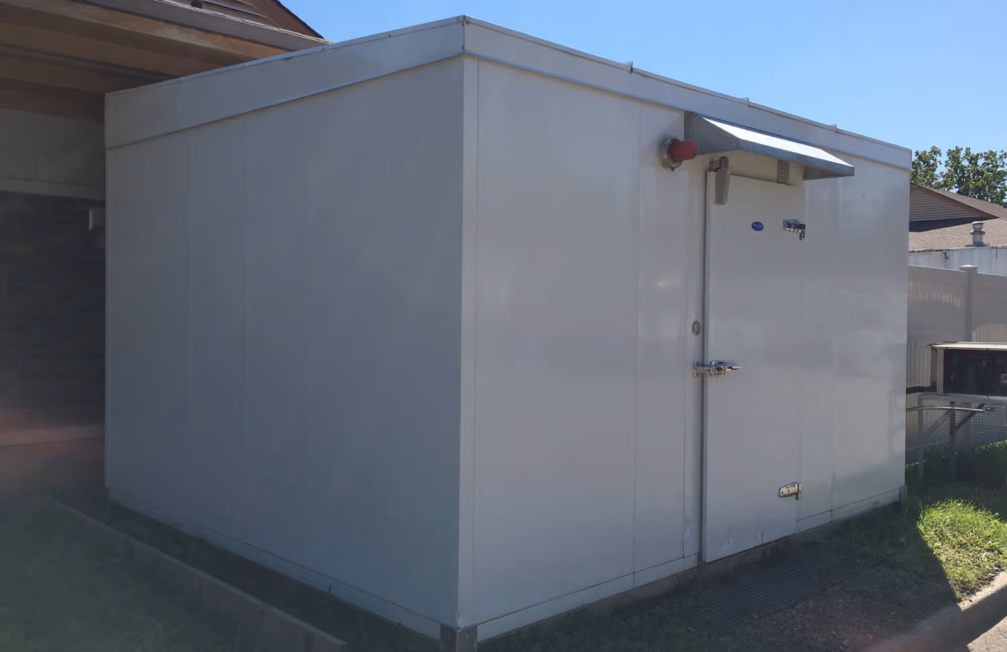 Walk-in freezer cooler exterior installation