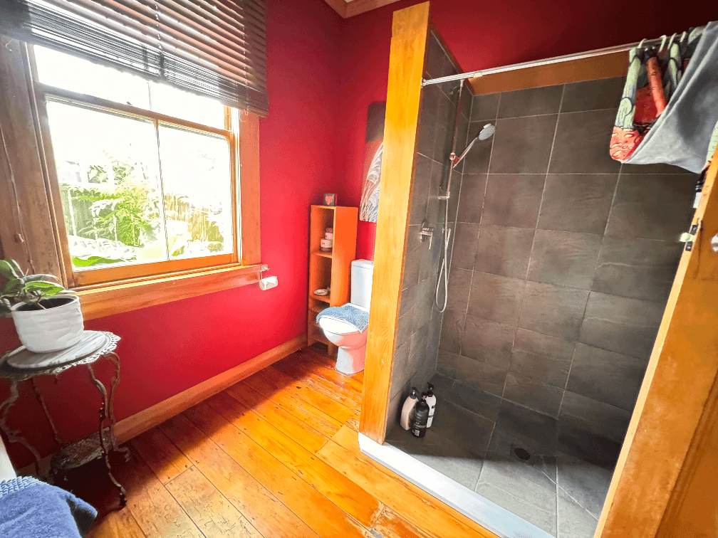Shows shower and toilet, located in 2 bedroom at Harris Hideaway