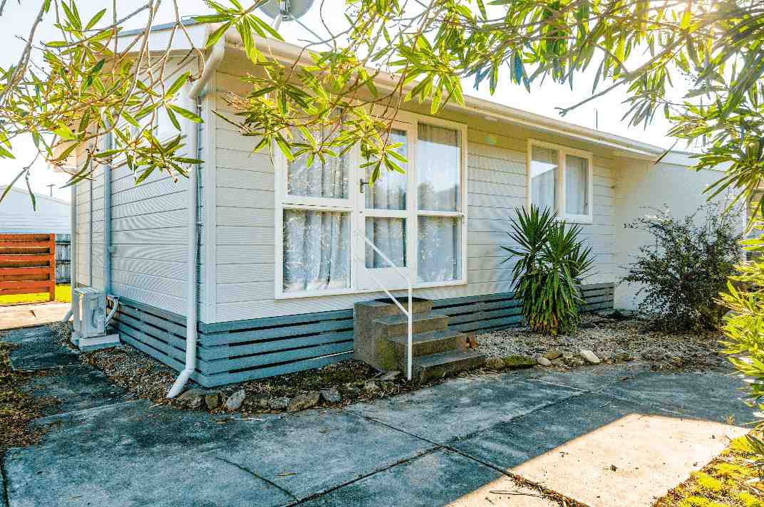 Front exterior of Rutene Road Retreat 1 bedroom house in Gisborne