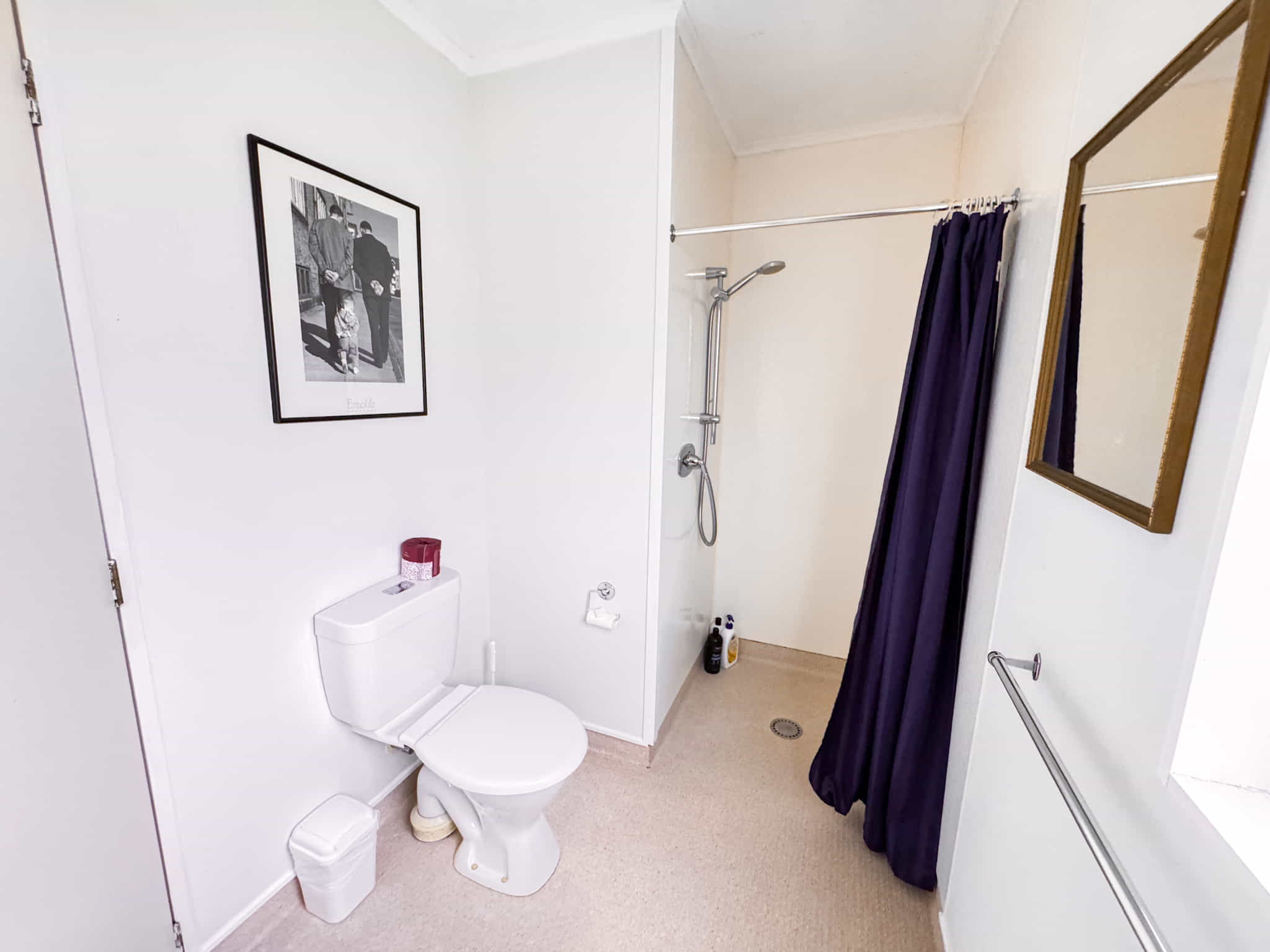 Shows shower and toilet, located in 1 bedroom at Railway Nook