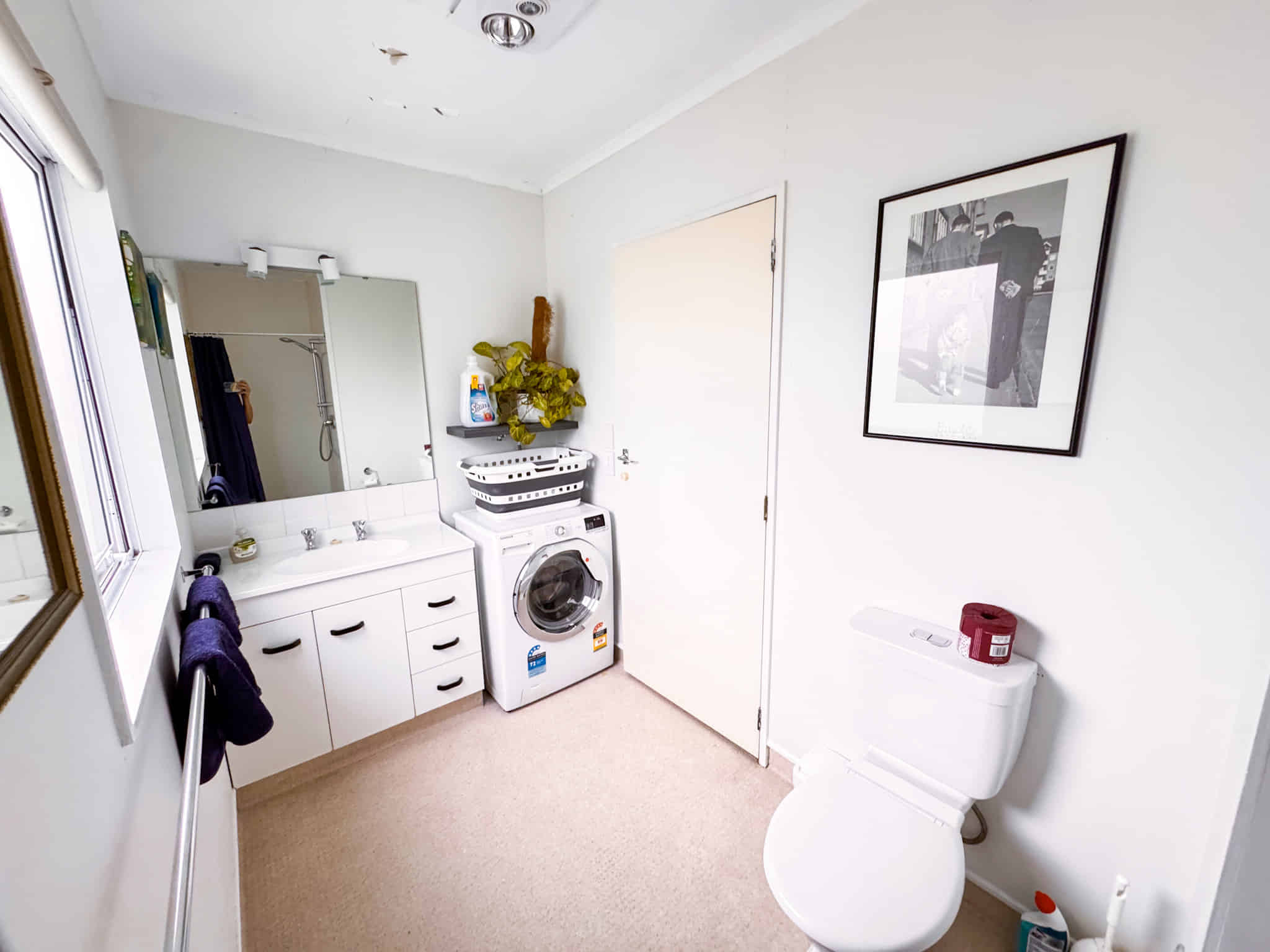 Accommodation in Gisborne Railway Nook 1 bedroom house, photo is of bathroom which shows the bath & Vanity.