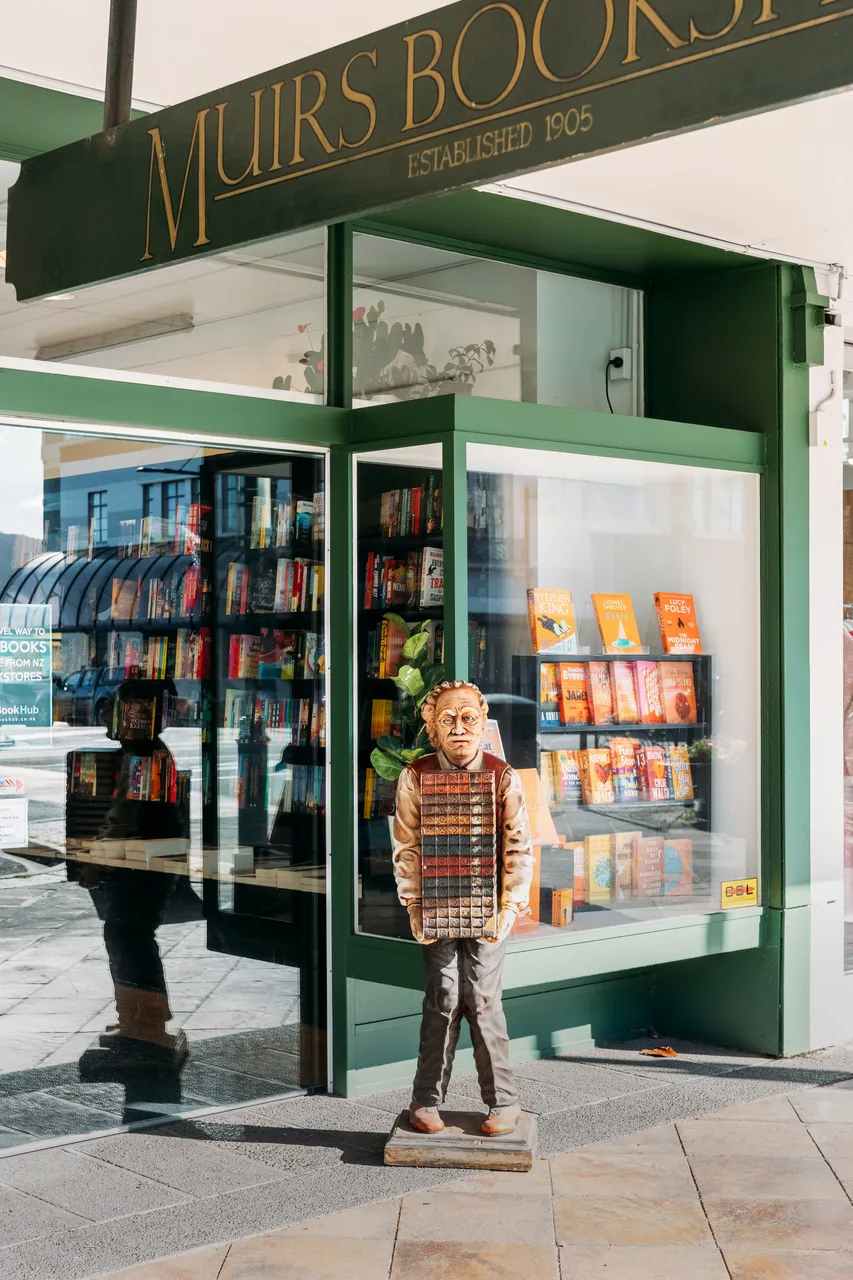 Muirs Bookshop - Shopping - Gisborne