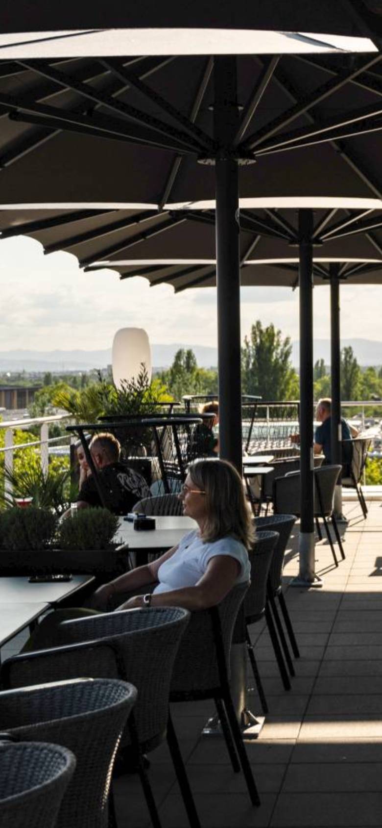 La terrasse du restaurant l'Archipel à Strasbourg