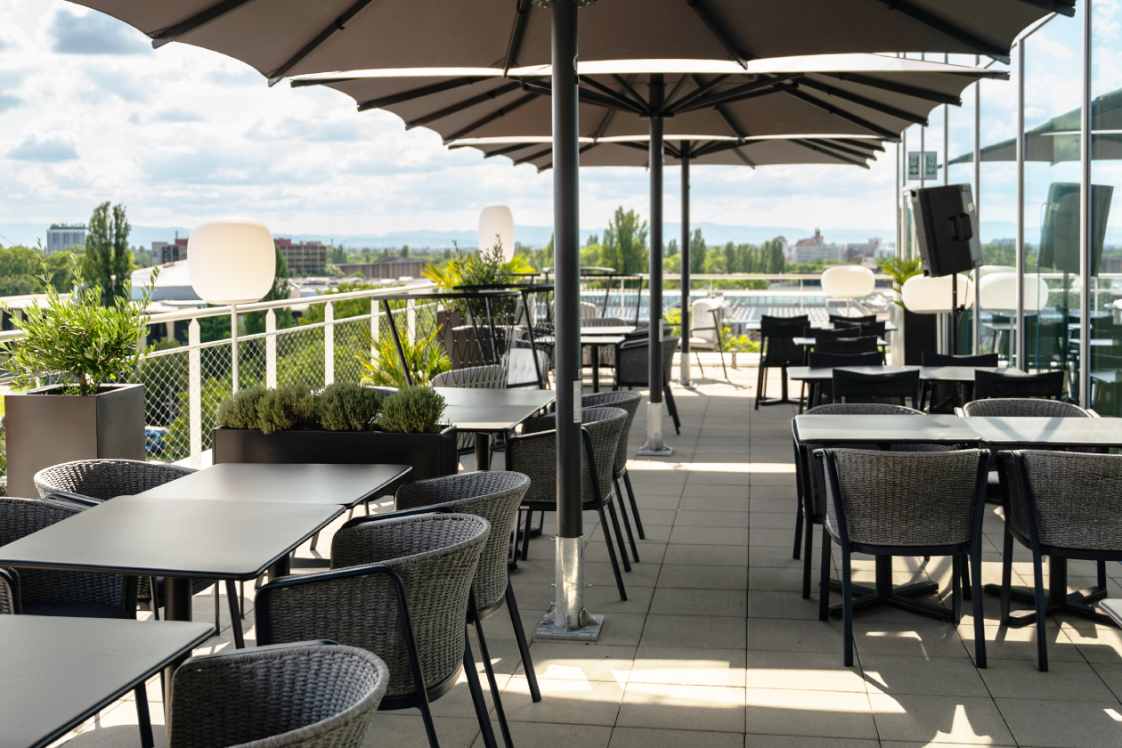 La terrasse du restaurant l'Archipel à Strasbourg