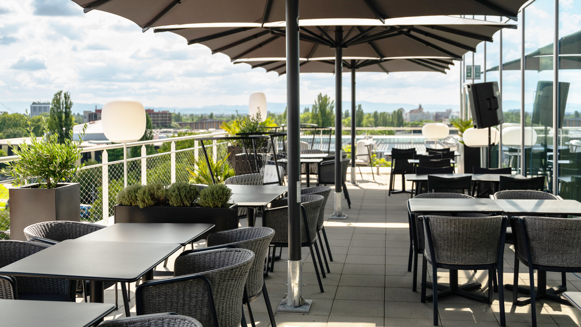 La terrasse du restaurant l'Archipel à Strasbourg