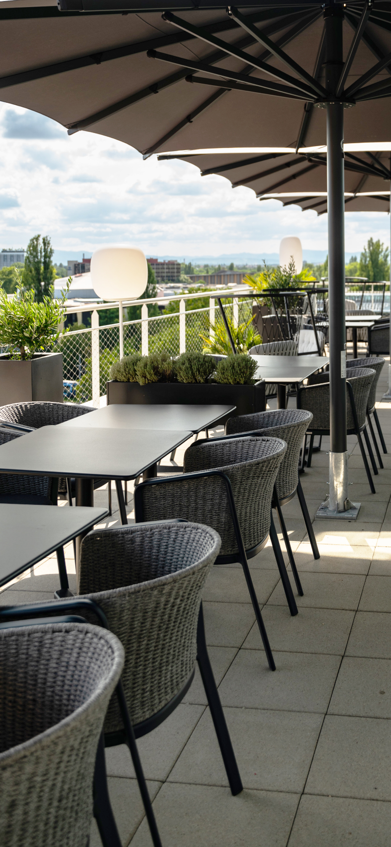La terrasse du restaurant l'Archipel à Strasbourg