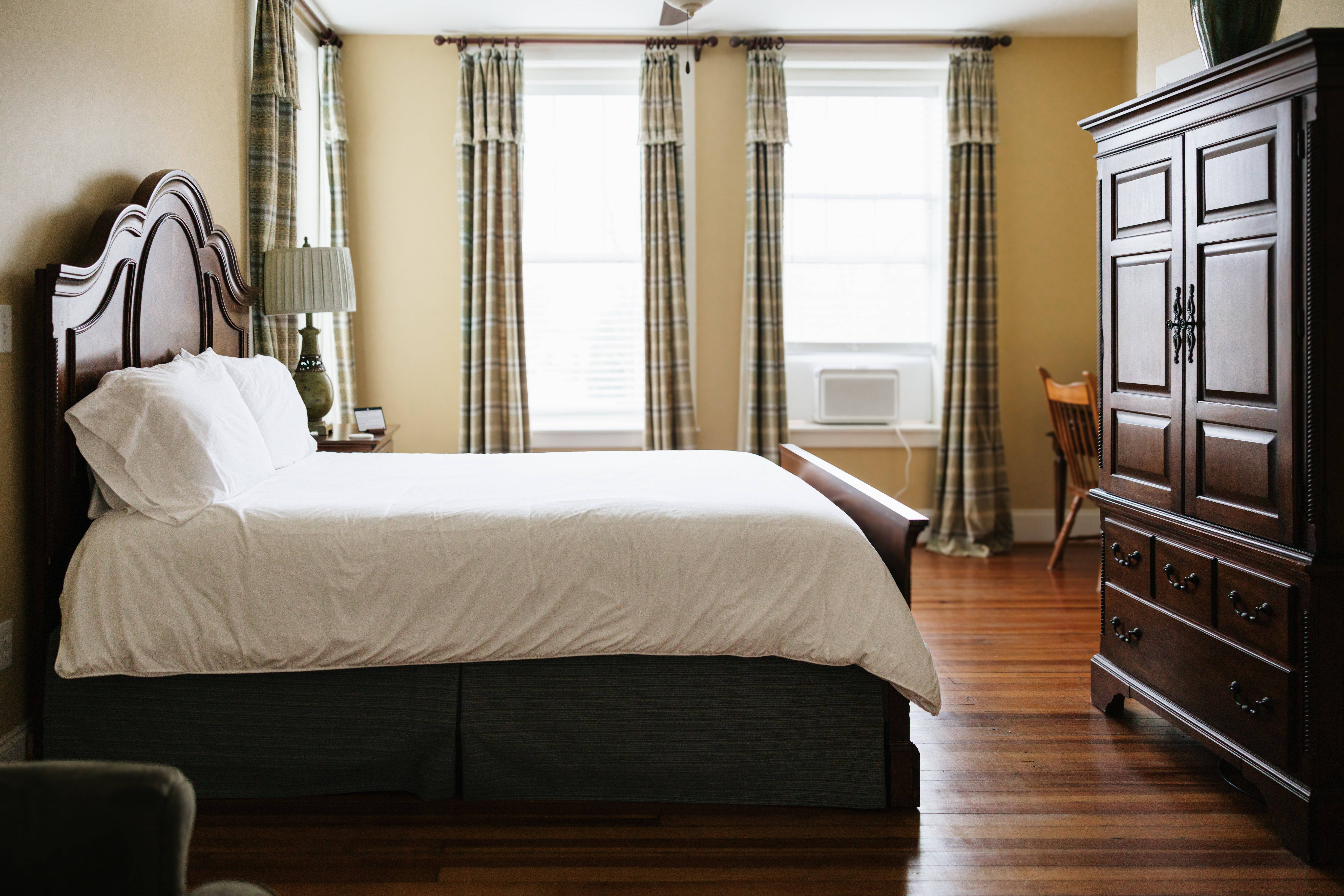 Queen bed between two windows in The Hunt Room