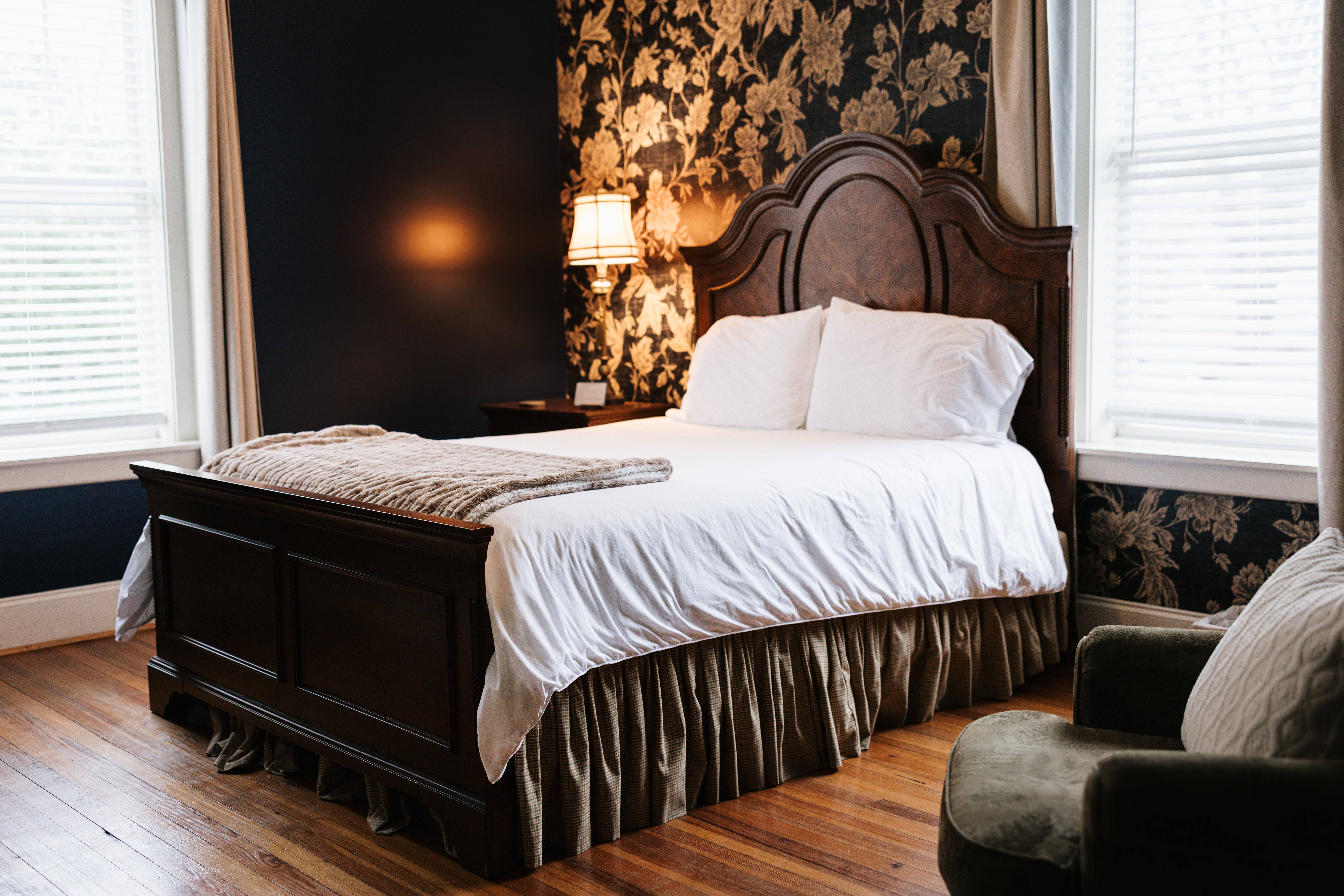 Alternate view of the queen bed in The Georgia Room