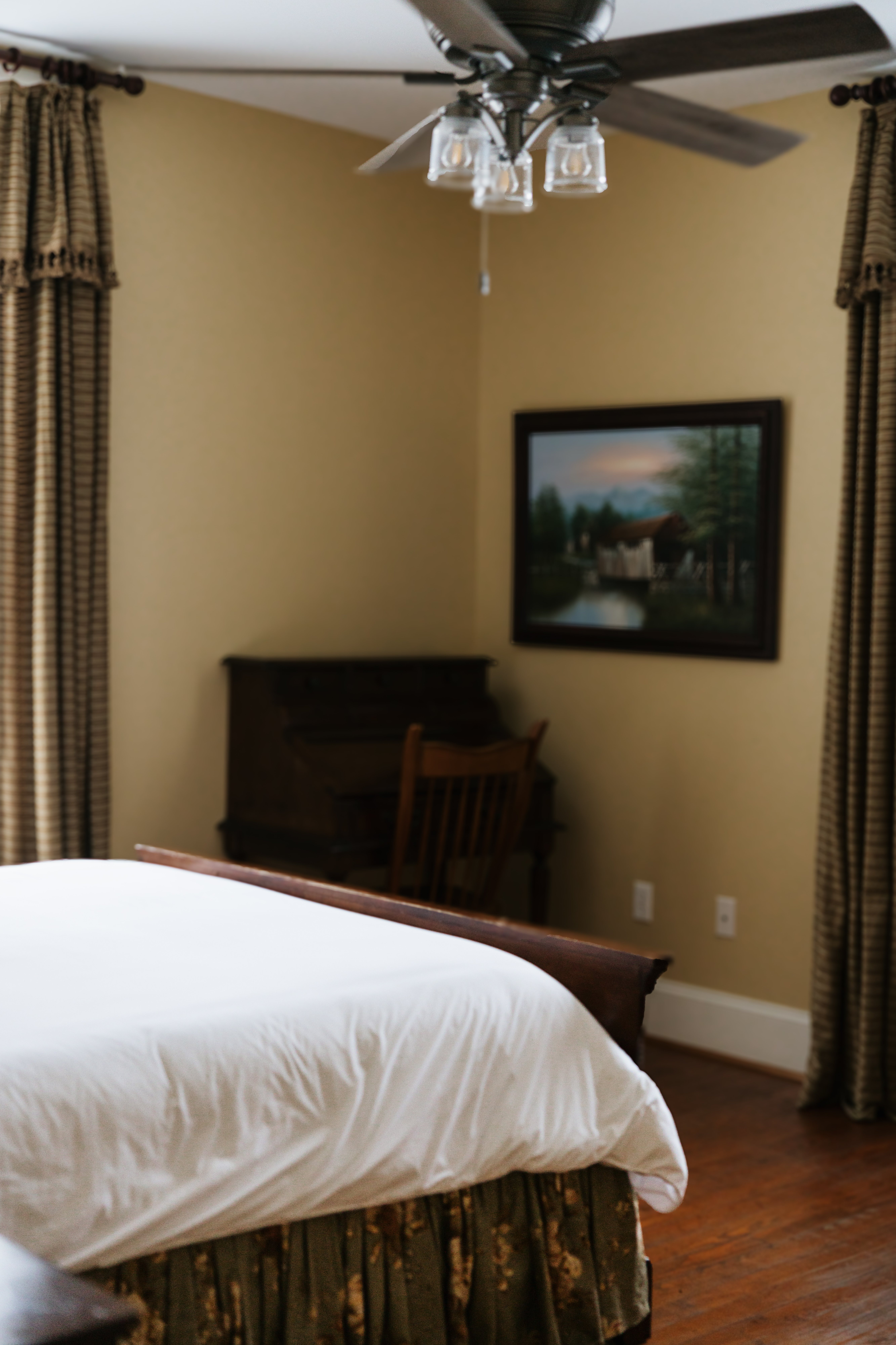 Queen bed, nightstand, and lamp in The Carlyle Room
