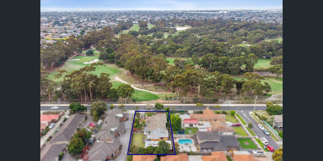 The Rhodes Collection, Oak Park by VAFC. Overlooking Golf Couse View