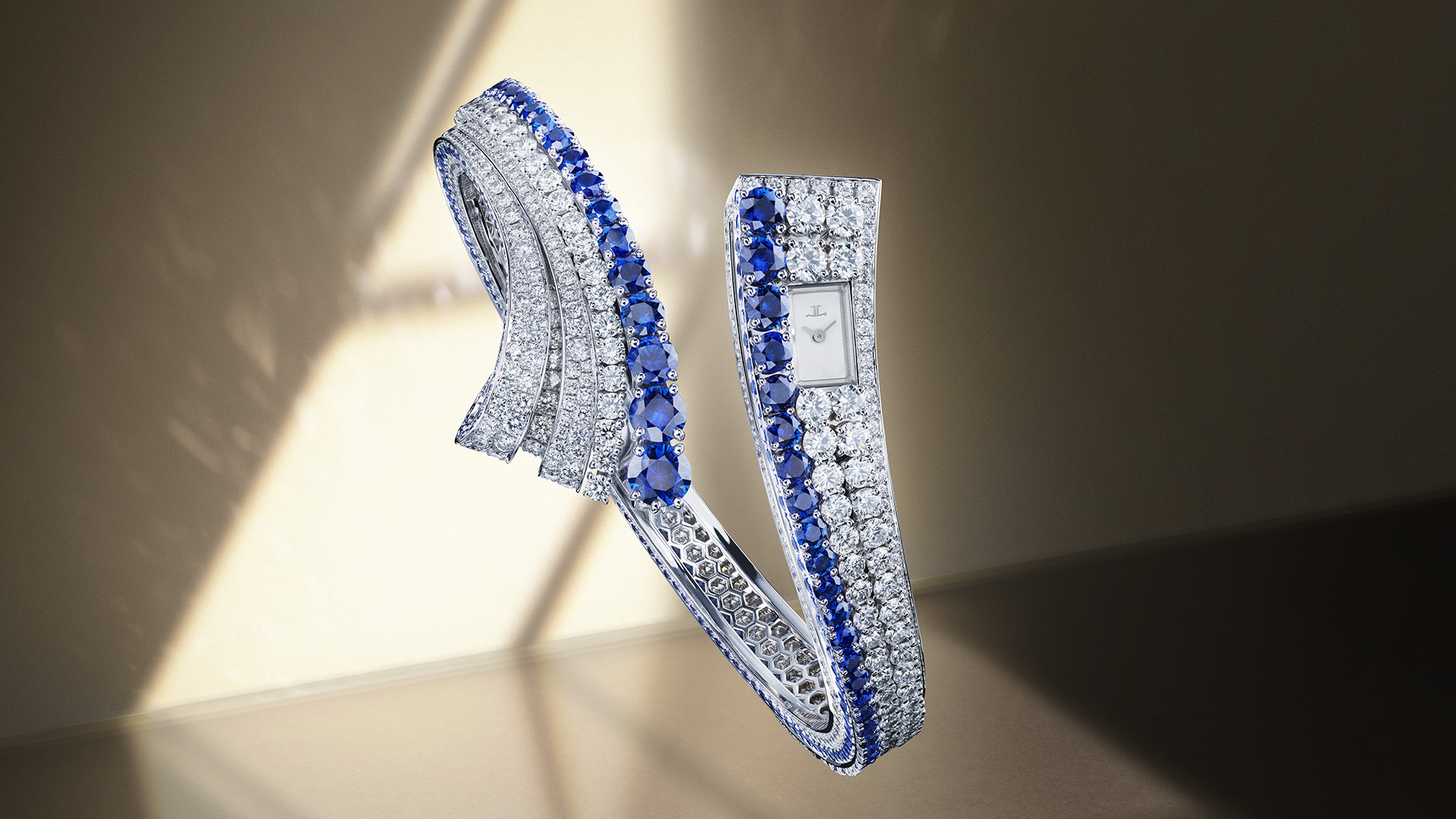 JLC 101 Bangle white gold and sapphire