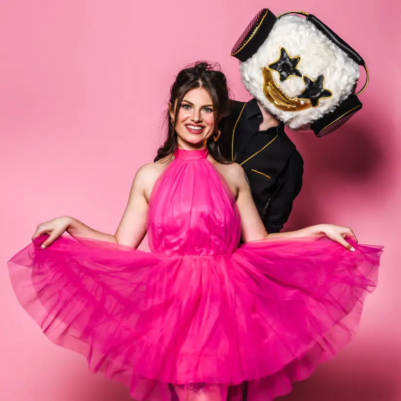 loco kids disco boeken die een roos kleed aan heeft en een groot kotstuum