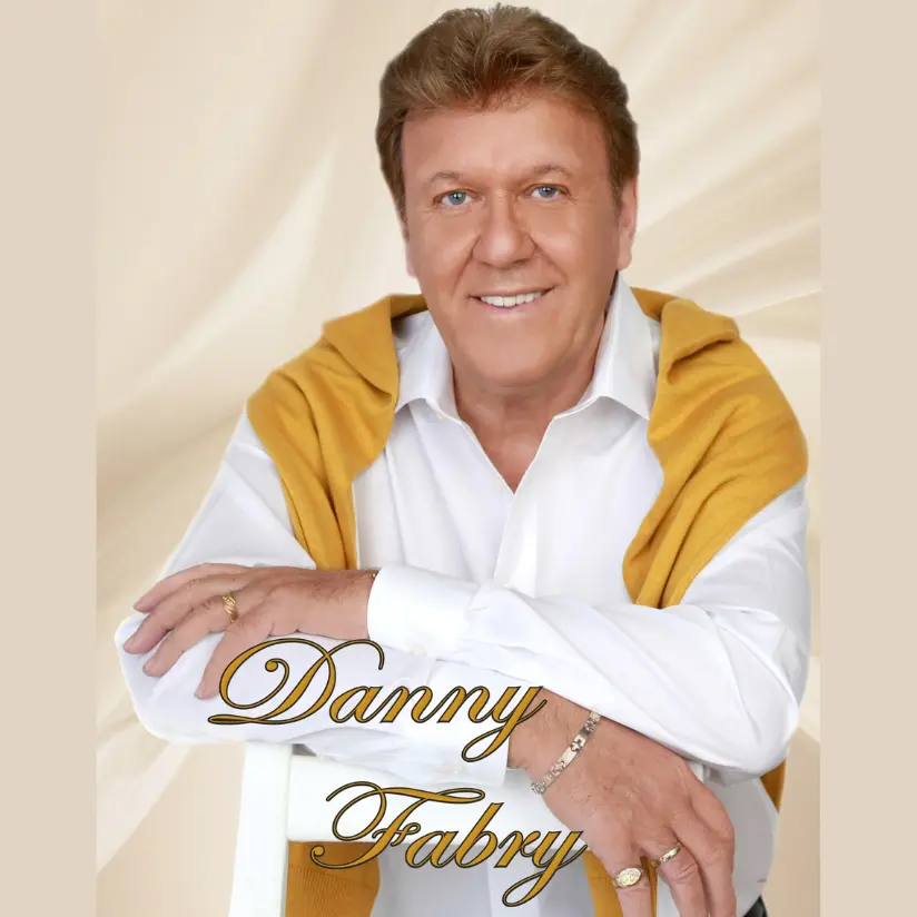 danny fabry boeken met wit hemd en oranje trui