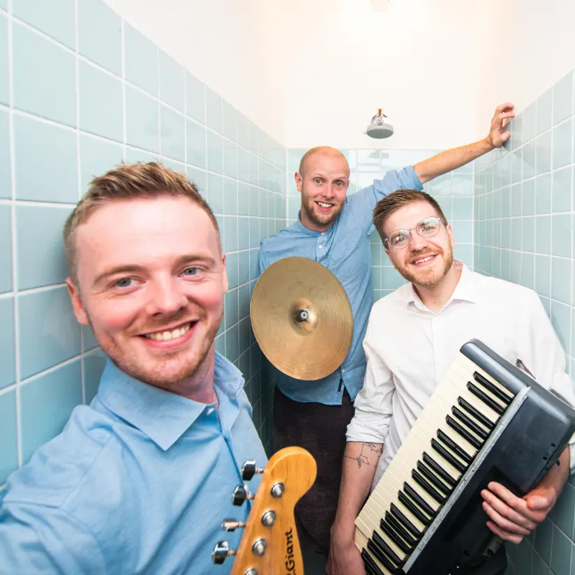 hit the shower boeken samen in de douche met instrumenten