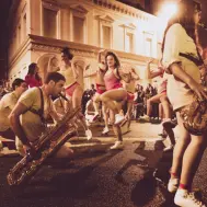 schoon vertier boeken met danseres en muzikanten met trompet