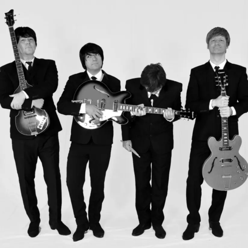 not the beatles boeken in zwart wit foto naast elkaar met gitaar