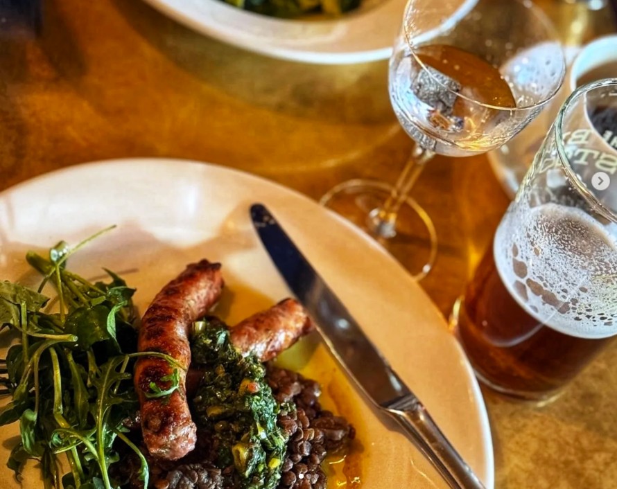 That set many, often including a sausage