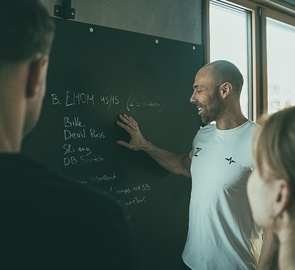 DYNAMIC WEEKEND WORKOUTS FULL OF ENERGY, MOVEMENT AND FUN.