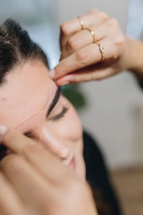 brow & body - épilation de sourcils avec fil