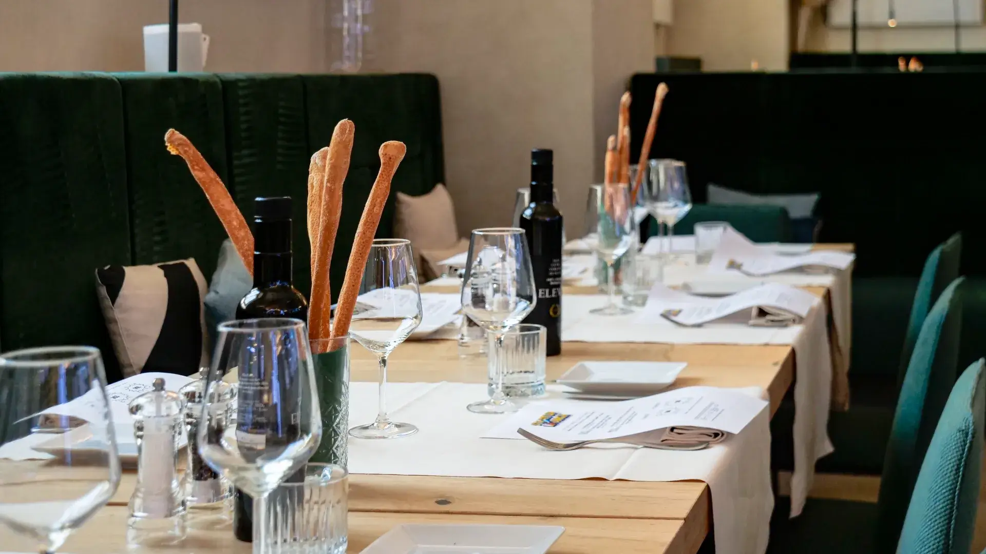 Catering Food&Drink for corporate events in Florence at Nana Bianca; elegant table set, ideal for gala dinners and business aperitifs.