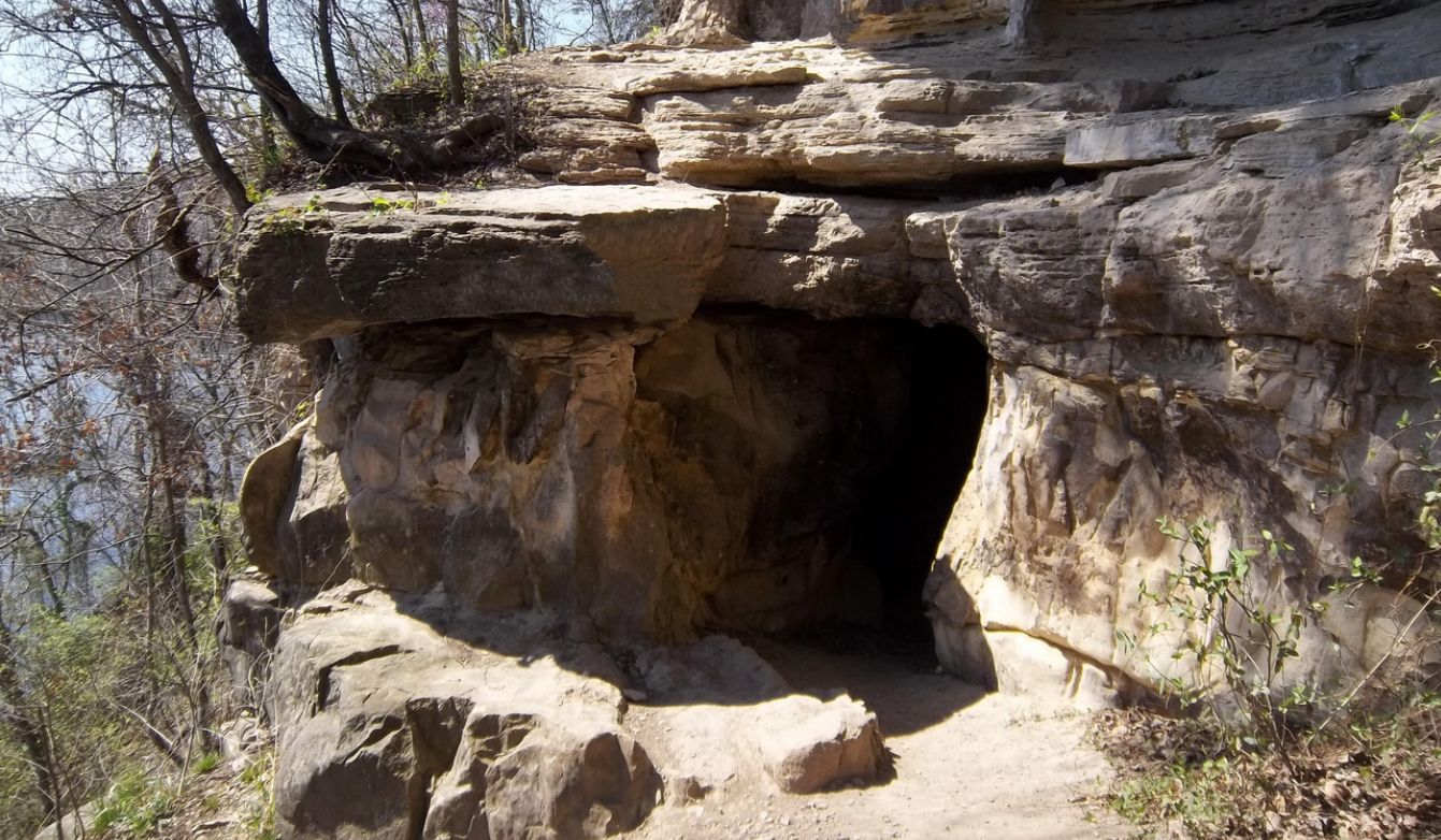 View of Old Soldiers Cave at Lakeside Wilderness Area.