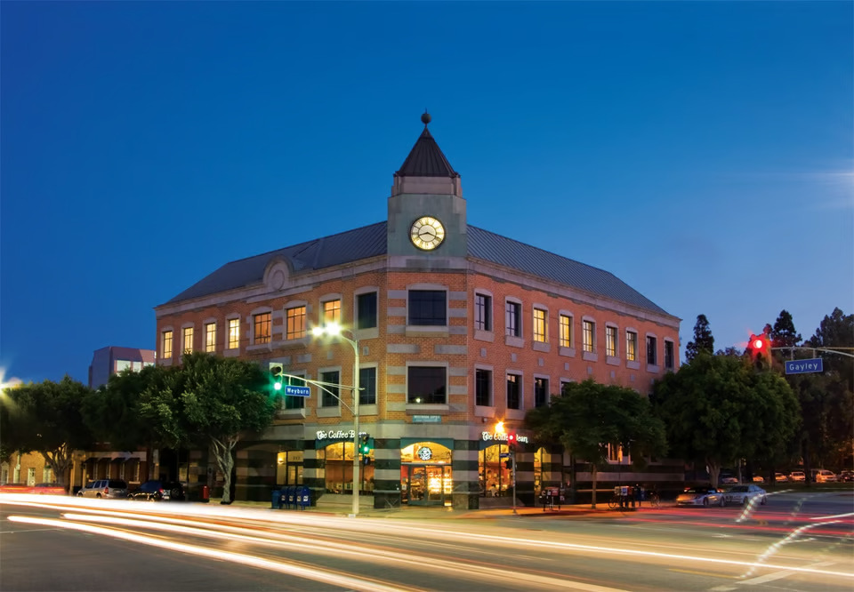 Welcoming reception area at the Nack office with friendly staff desk