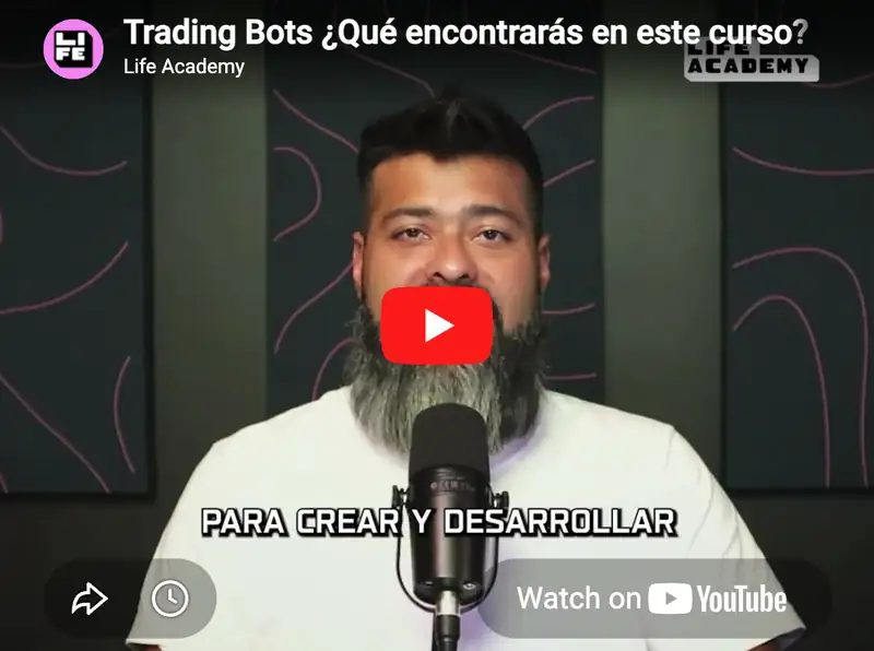 Captura de video de dos hombres sentados en sillas con micrófonos, texto dice 'Conoce a Félix Díaz, Life Academy', íconos de YouTube y reproducción.