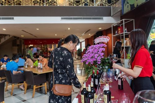 Khách hàng trải nghiệm