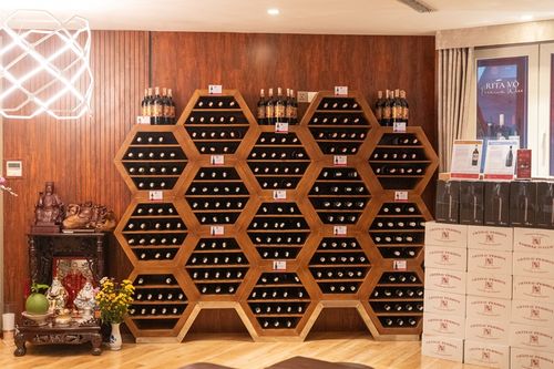 tủ rượu Rita Võ Wine