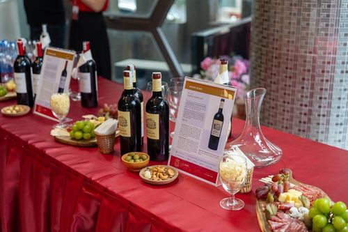 Rượu Chateau Perron 2019