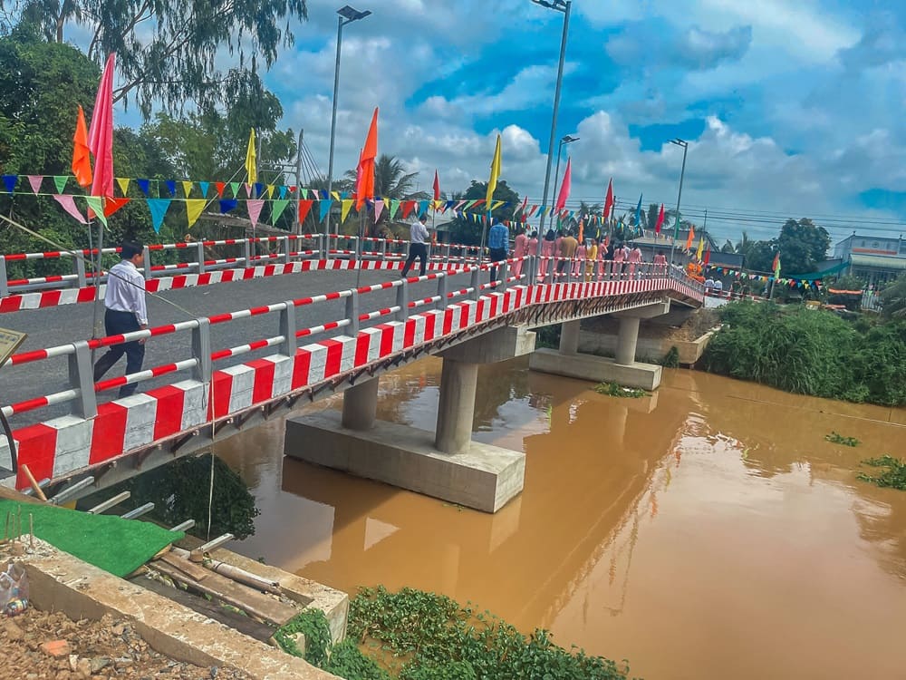 cầu Bắc Cỏ Lau