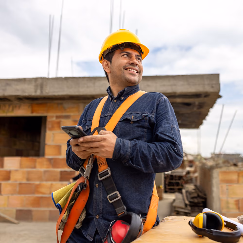 Teamsly employee app shown in Spanish on a phone