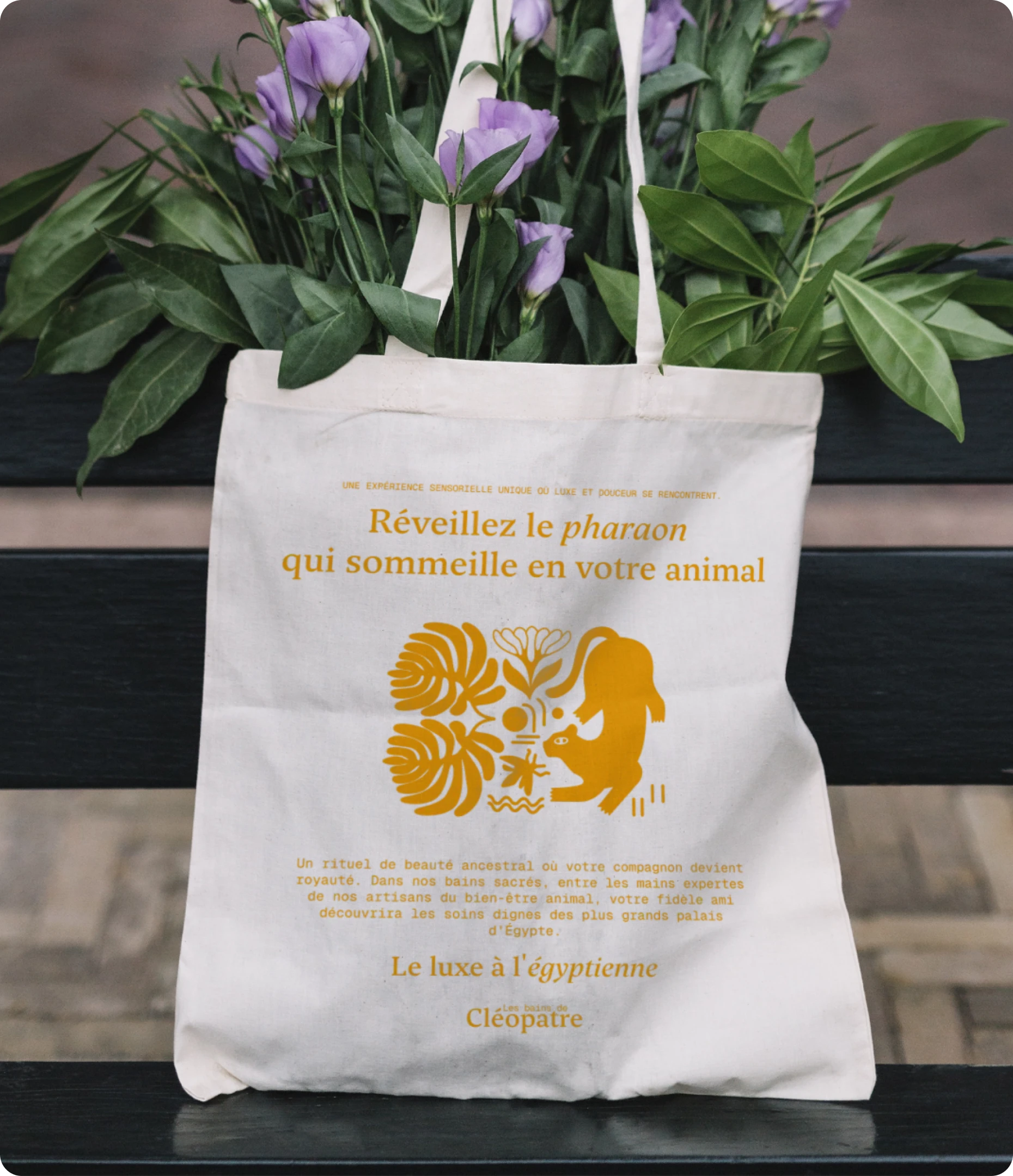 Tote Bag avec des fleurs, de la marque les bains de cléopatre